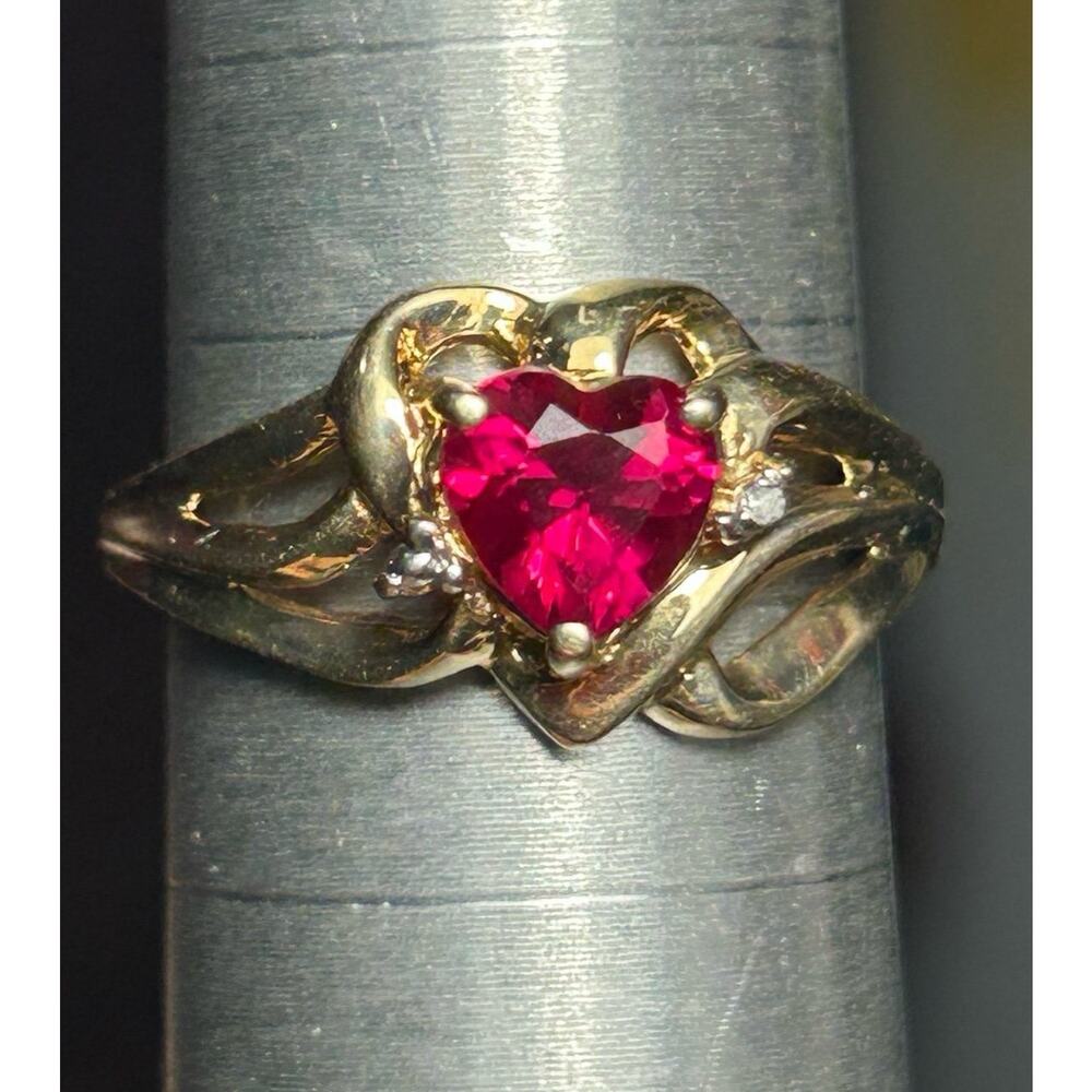 Vintage 10k solid yellow gold GTR heart shaped ruby and a dominant accents ring
